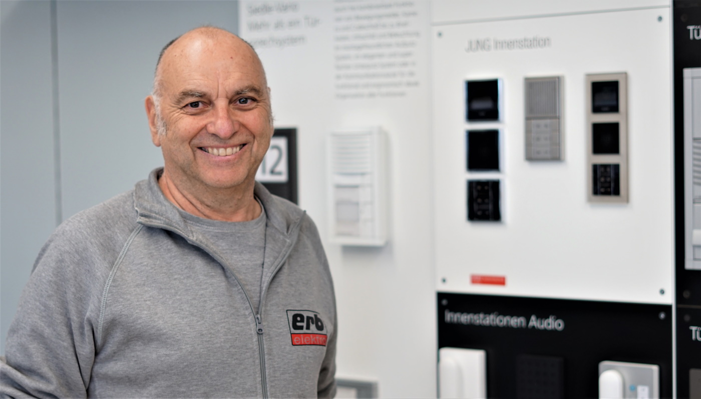 Geschäftsführer Martin Erb am Firmensitz der Firma Erb Elektro.