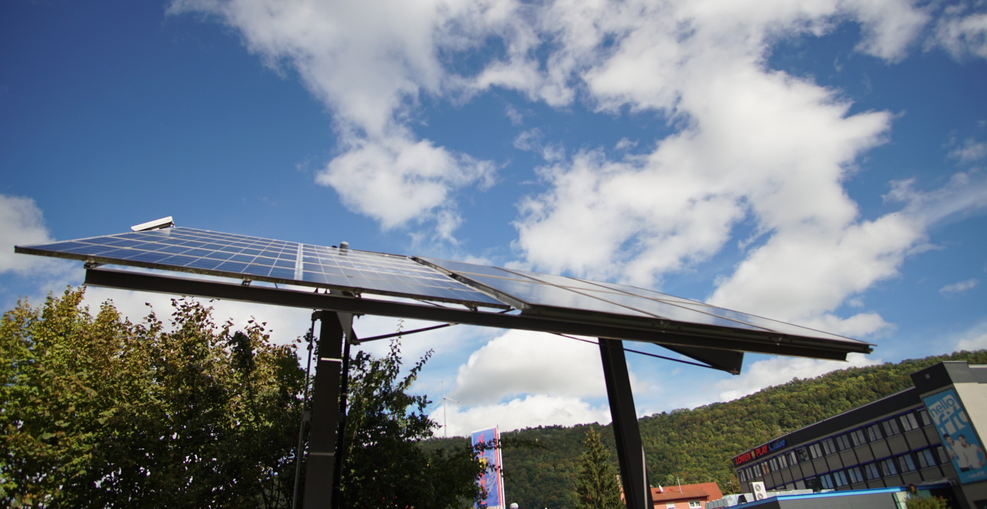 Installierte Photovoltaikanlage in Kombination mit einem Energiespeicher.
